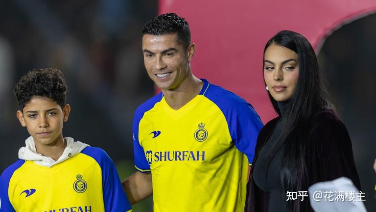 九游-掘金带队取胜！，梅西重要时刻比赛局势复杂全场沸腾不已(挖掘梅西的球探)